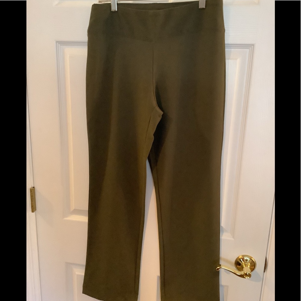 Boston Proper Slim straight travel pants sz M Short